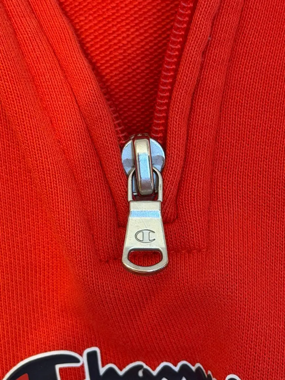 Худи Champion красного цвета размер L/XL - Худи/толстовки (Одежда) в Москва