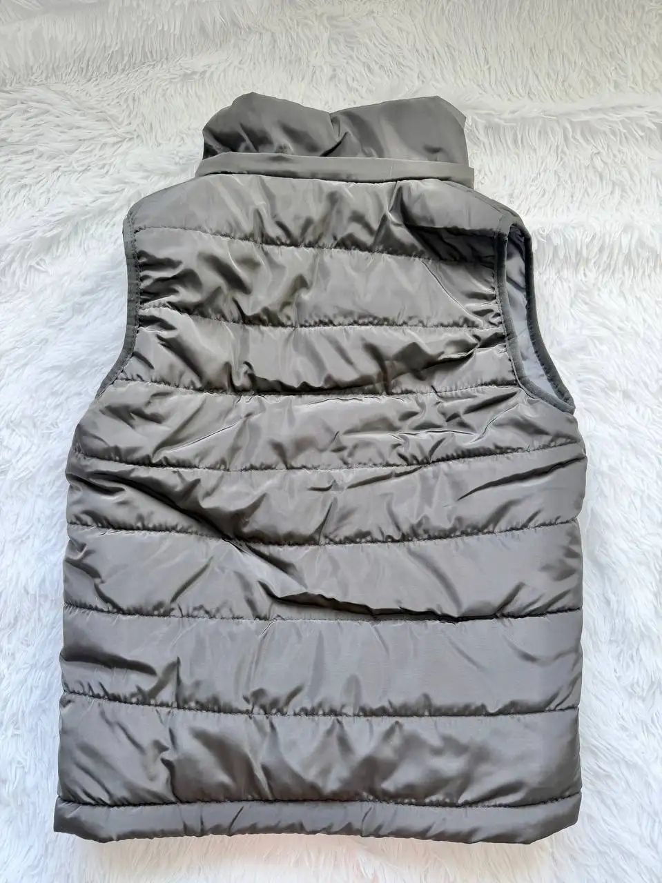 Продажа новых демисезонных жилеток - Верхняя одежда (Одежда) в Москва