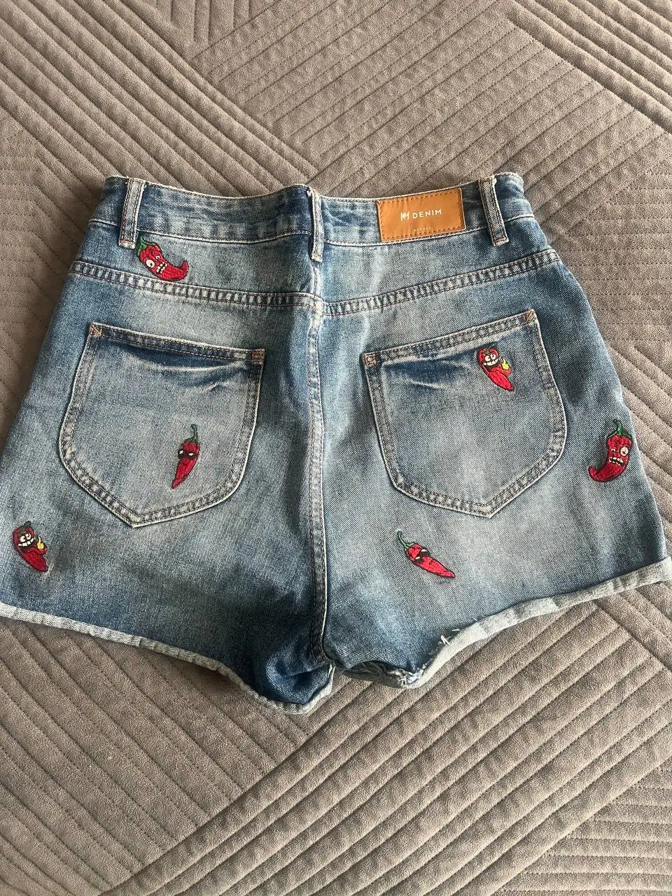 Шорты Бифри размер М - Шорты (Одежда) в Москва