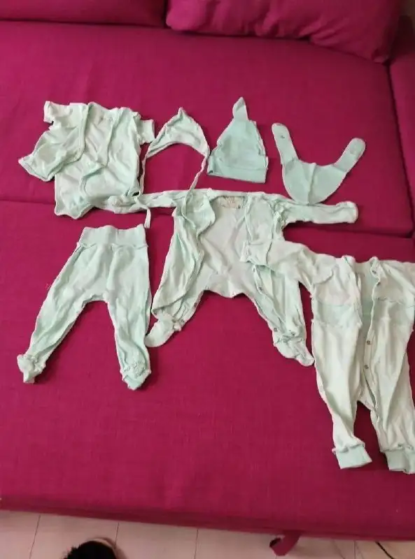 Продам детские вещи для новорождённого - Одежда для новорожденных (Товары для детей) в Москва