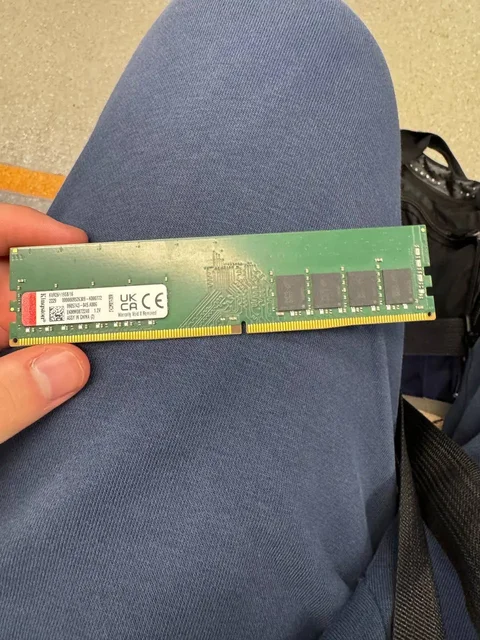 Продается оперативная память DDR4 16 ГБ 2666 МГц - Электроника в Москва