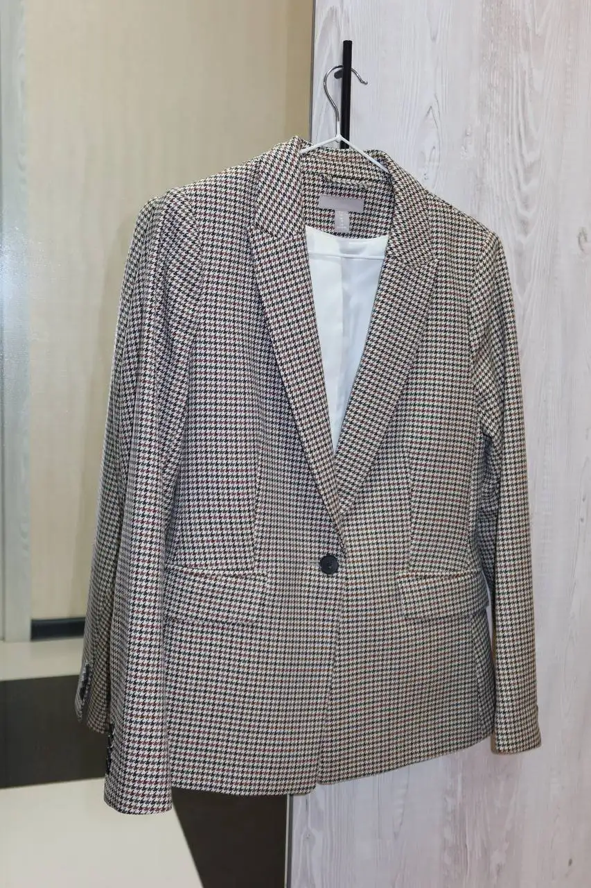 Продам вещи 42-44 размера - Верхняя одежда (Одежда) в Москва