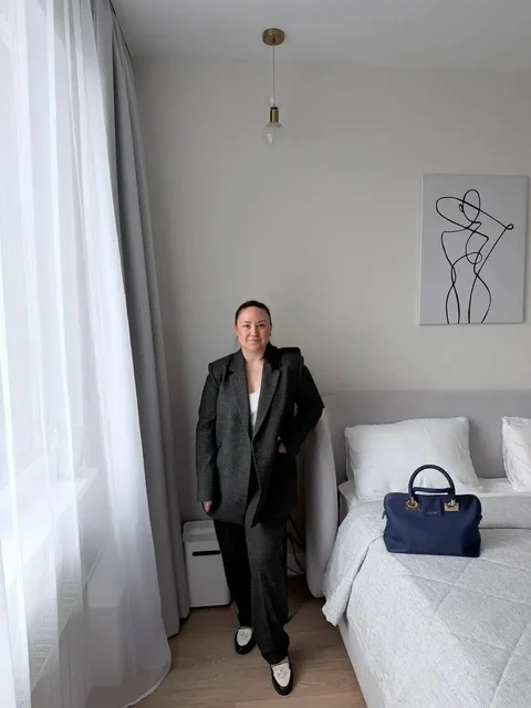 Продажа брючного костюма, кофточки, ботинок и корсета - Женская одежда в Москва