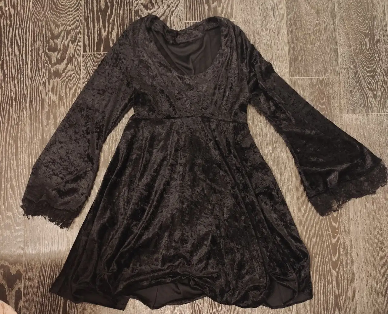 Бархатное готическое платье с рюшами на рукавах - Одежда (Барахолка) в Москва