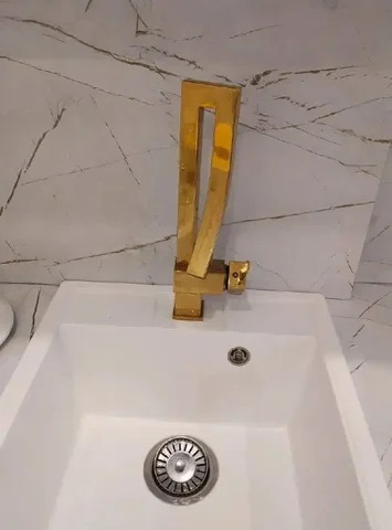 Продам смеситель для раковины из латуни - Статуэтки в Москва