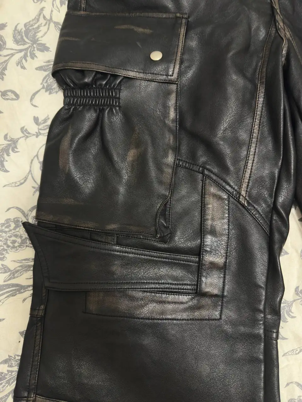 Брюки из экокожи черного цвета размер 48 - Брюки (Одежда) в Москва