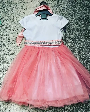 Платье нарядное пышное для девочки 5-6 лет - Худи в Москва