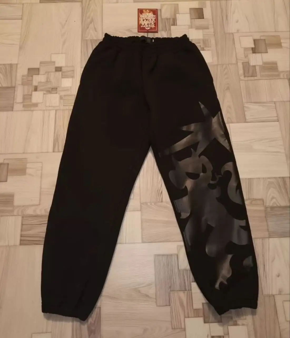 Дизайнерские вещи Tommy Sinny: футболки, штаны, шапка, пуховик - Одежда в Москва