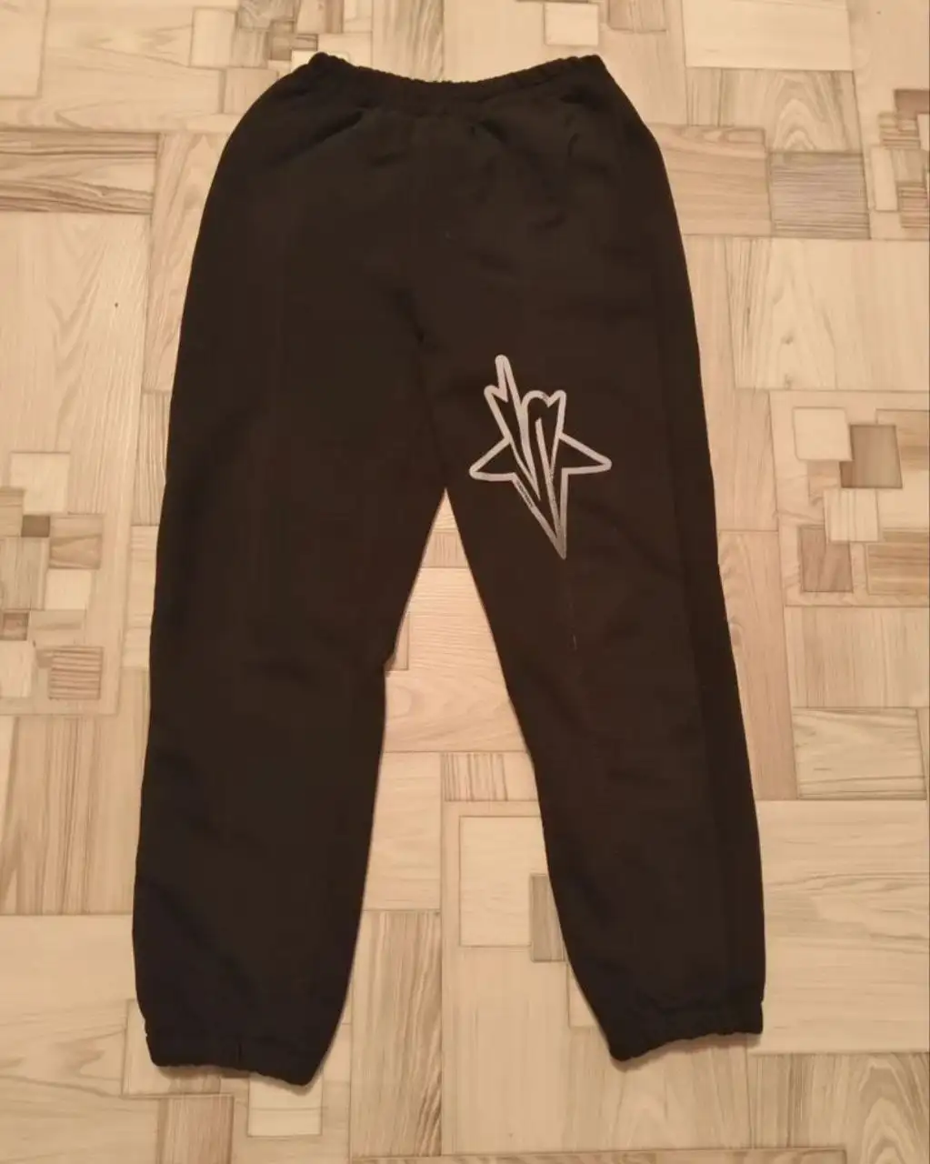 Дизайнерские вещи Tommy Sinny: футболки, штаны, шапка, пуховик - Одежда в Москва