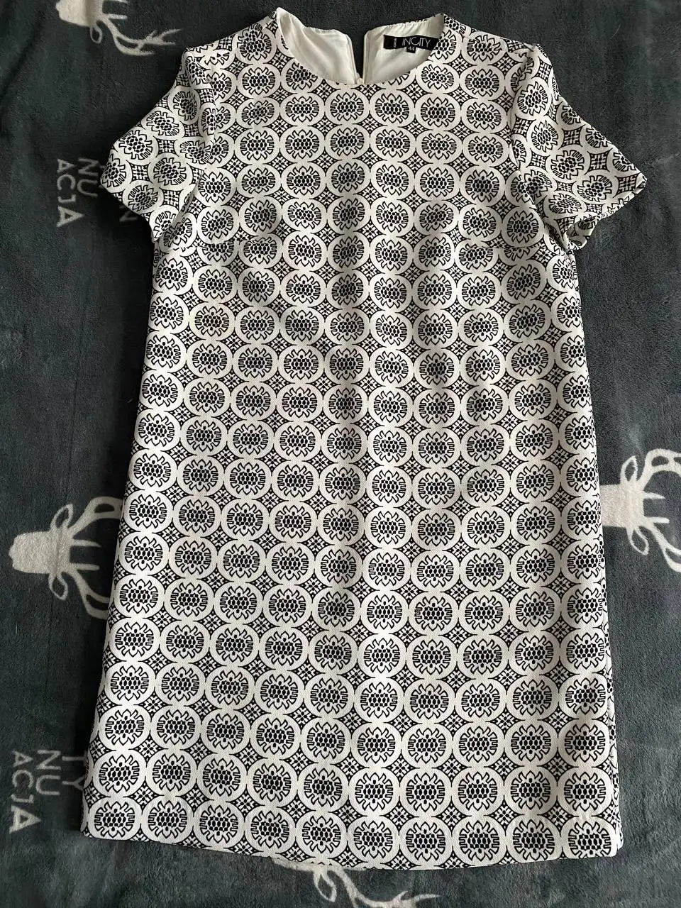 Платье размер М в отличном состоянии - Женская одежда (Одежда) в Москва