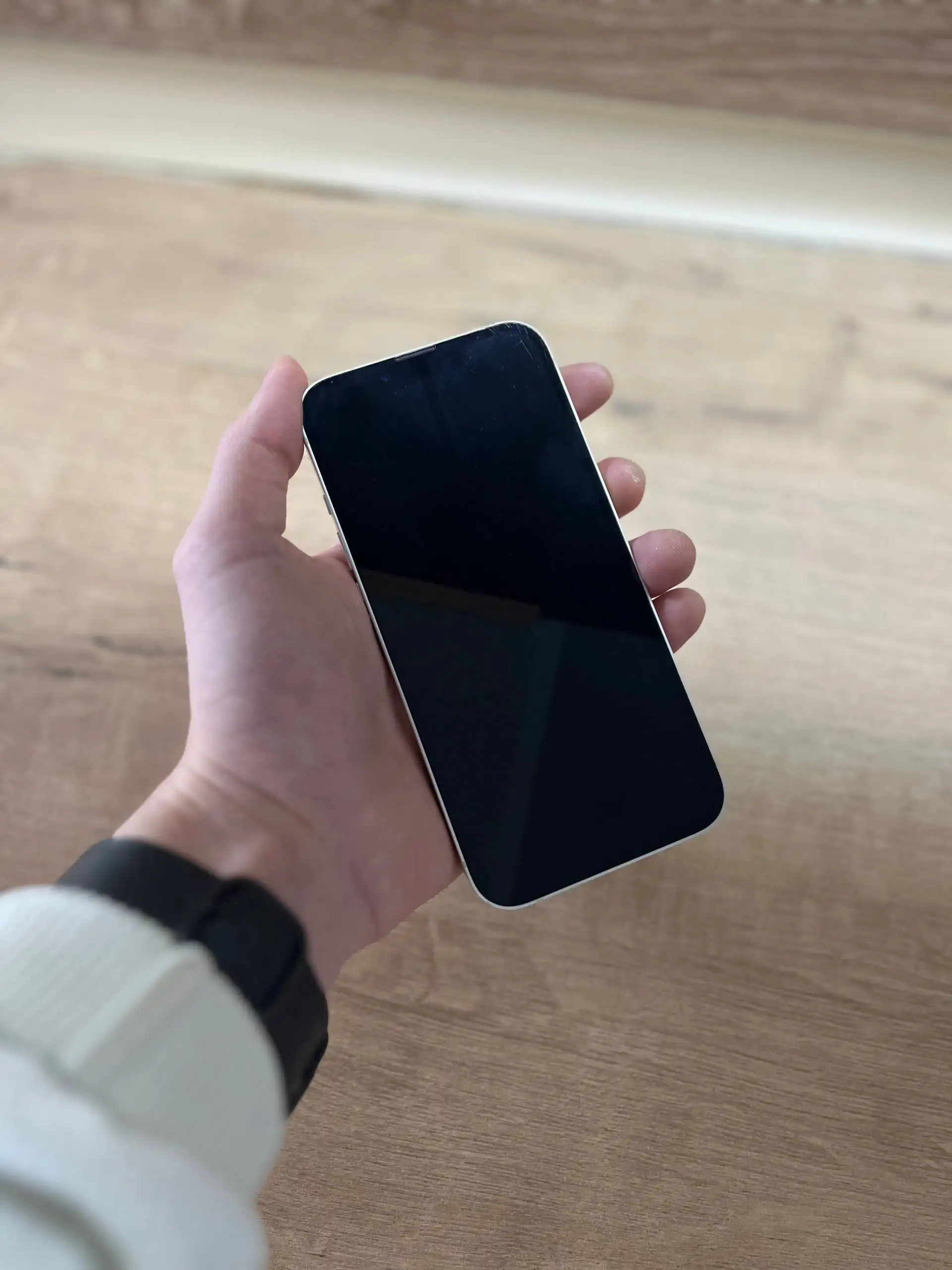 Продажа двух б/у телефонов iPhone 13 и iPhone 11 - Телефоны (Электроника) в Москва