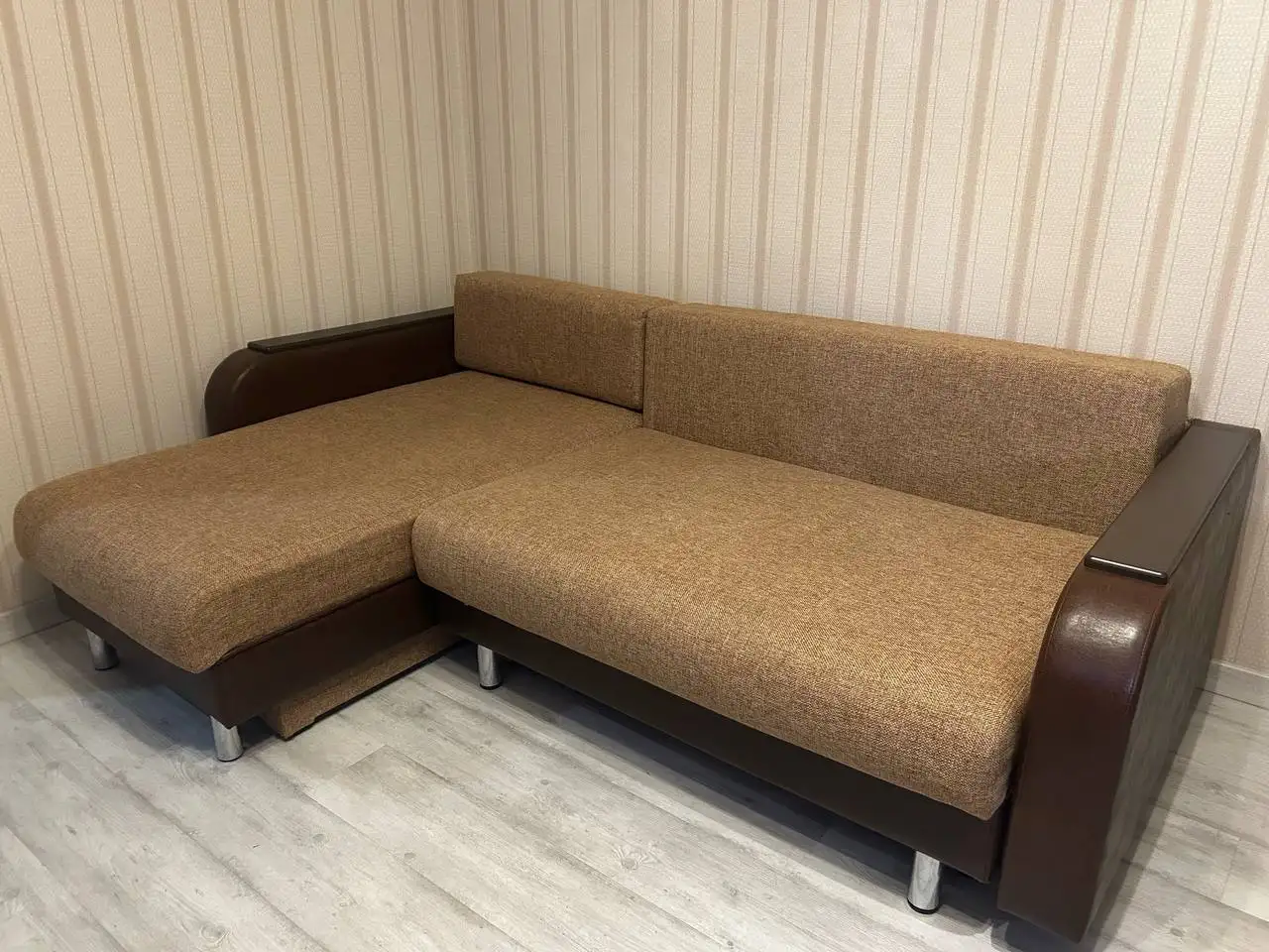 Угловой диван в хорошем состоянии - Мебель (Барахолка) в Москва