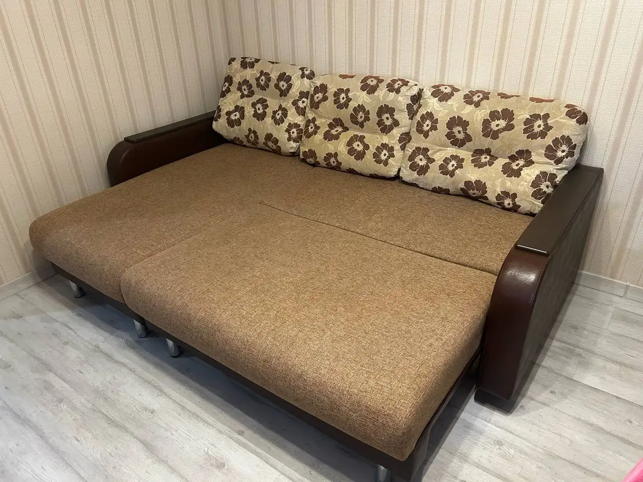 Угловой диван в хорошем состоянии - Мебель (Барахолка) в Москва