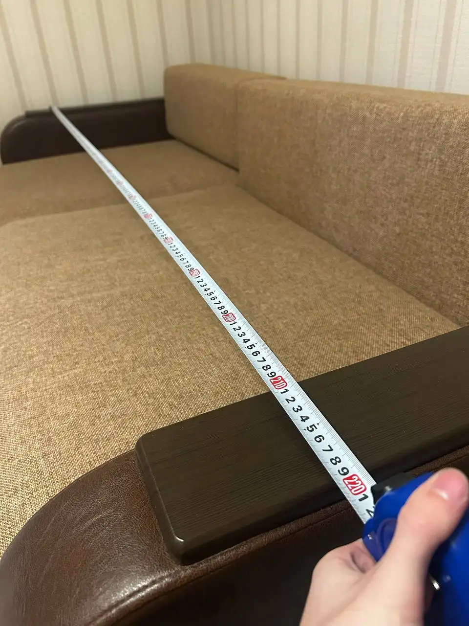 Угловой диван в хорошем состоянии - Мебель (Барахолка) в Москва