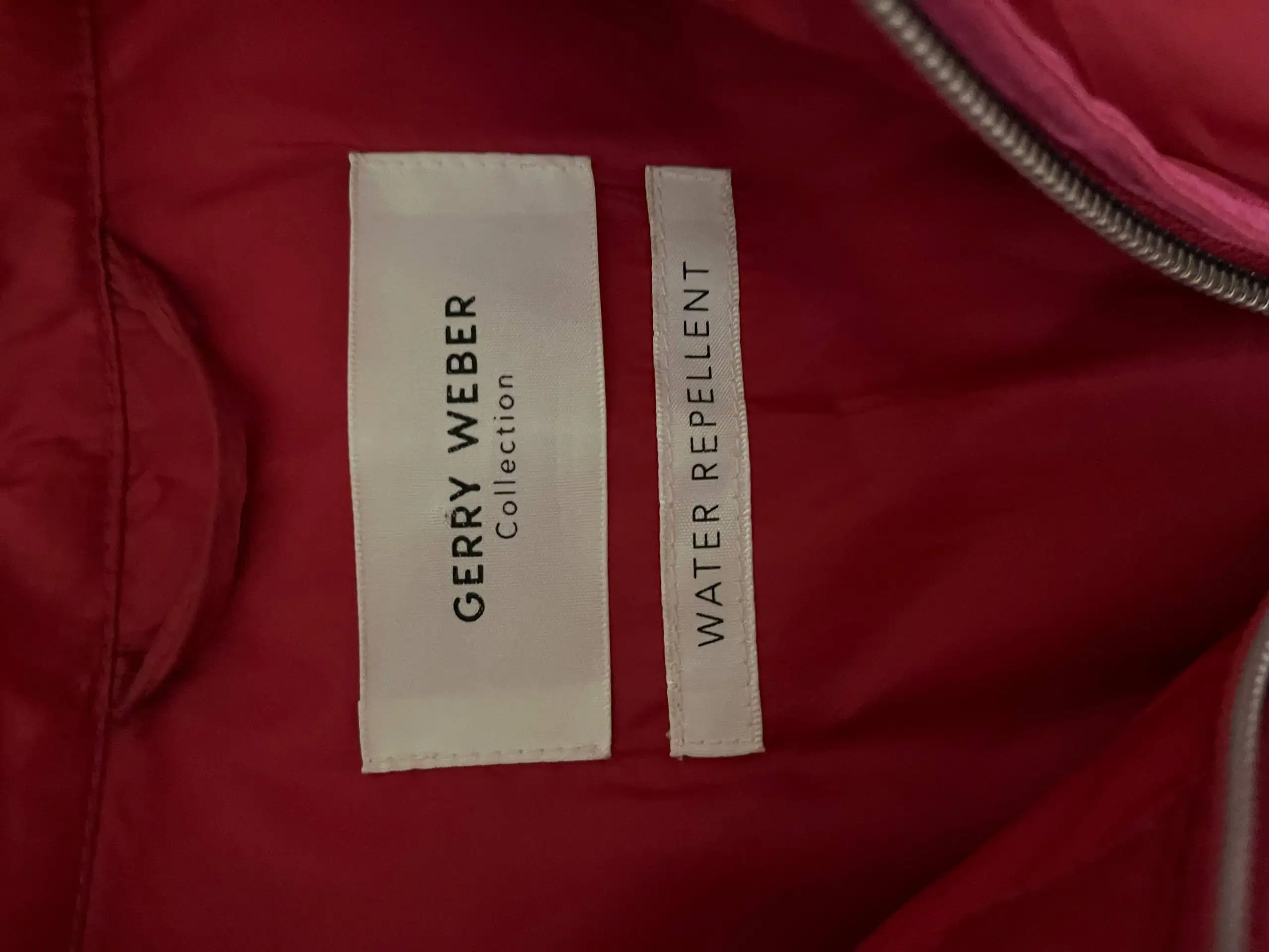 Куртка фирменная 48-50 размер в идеальном состоянии - Верхняя одежда (Одежда) в Москва