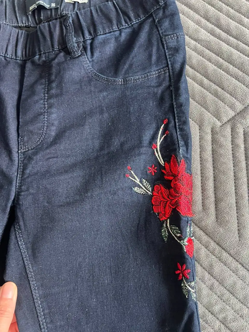 Джинсы красивые с оригинальной вышивкой House 36, размер 42-44 - Джинсы (Одежда) в Москва