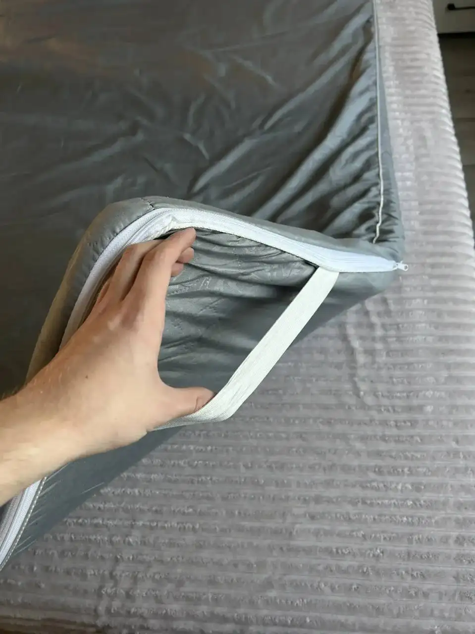 Бесплатно топпер на резинках 140х200 - Постельные принадлежности (Для дома и дачи) в Москва