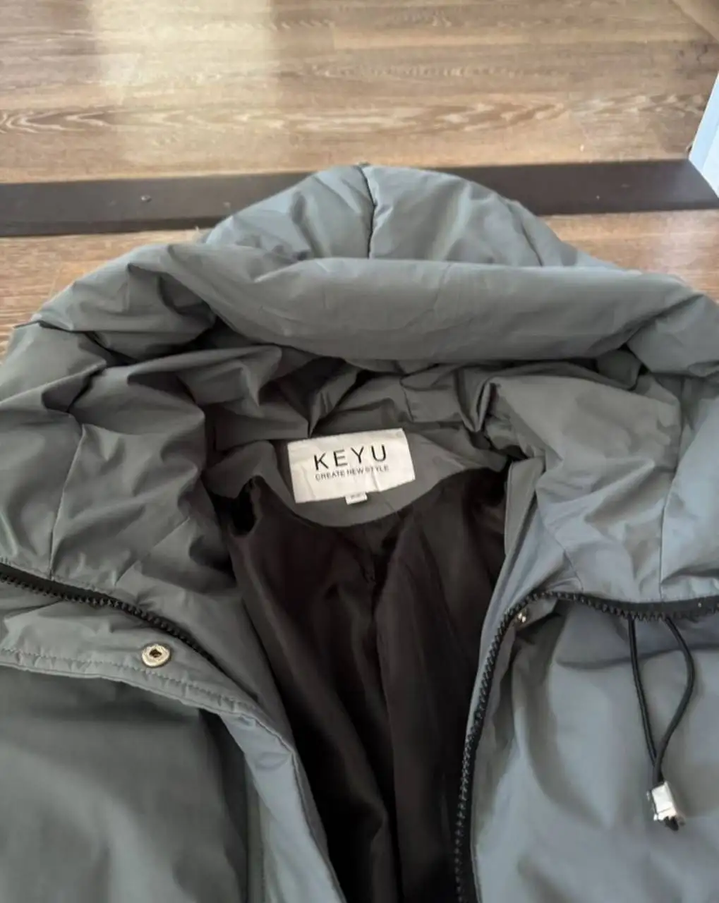 Продам новый пуховик 50 размера - Верхняя одежда (Одежда) в Москва