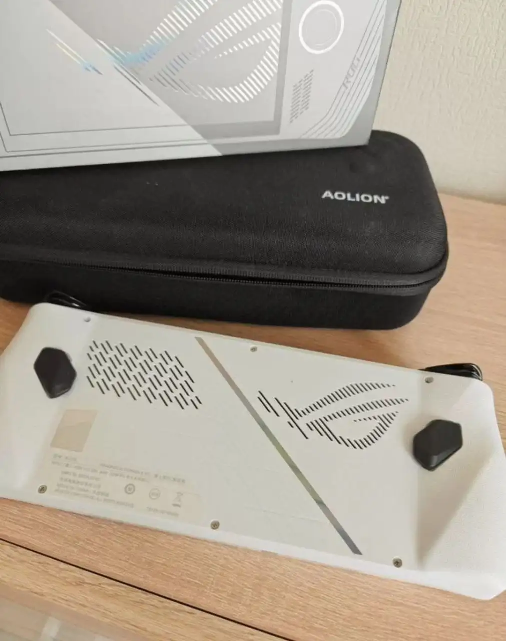 Продам портативную игровую приставку Asus ROG Ally Z1 Extreme - Игровые приставки (Электроника) в Москва