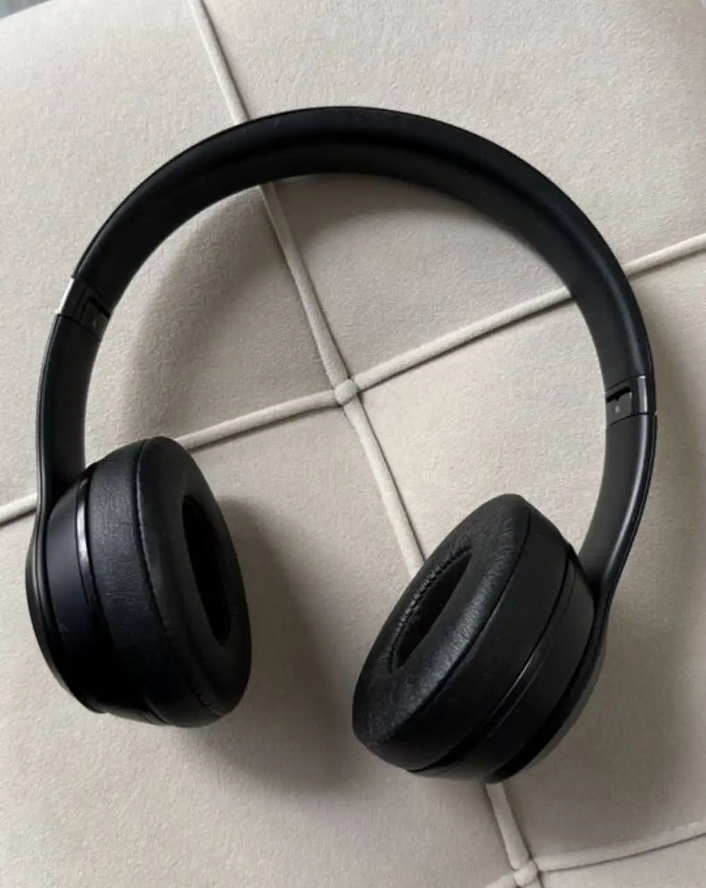 Наушники Beats Solo 3 Wireless (нерабочие) - Электроника в Москва