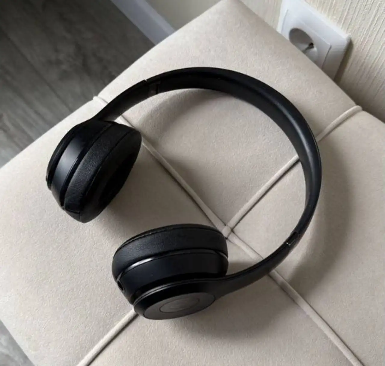 Наушники Beats Solo 3 Wireless (нерабочие) - Электроника в Москва