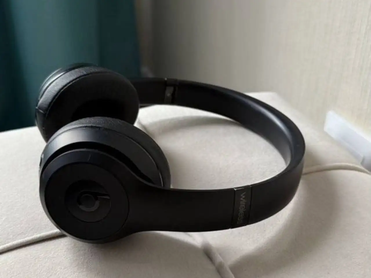 Наушники Beats Solo 3 Wireless (нерабочие) - Электроника в Москва