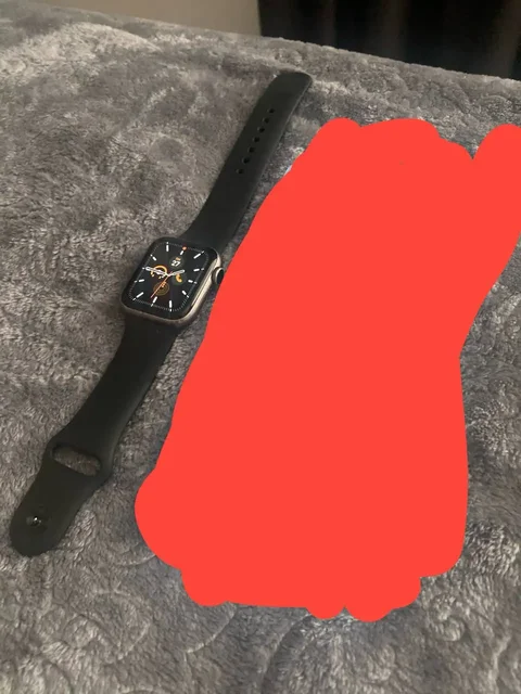 Продажа Apple Watch 3, свитеров Emporio Armani и Dolce&Gabbana - Одежда в Москва