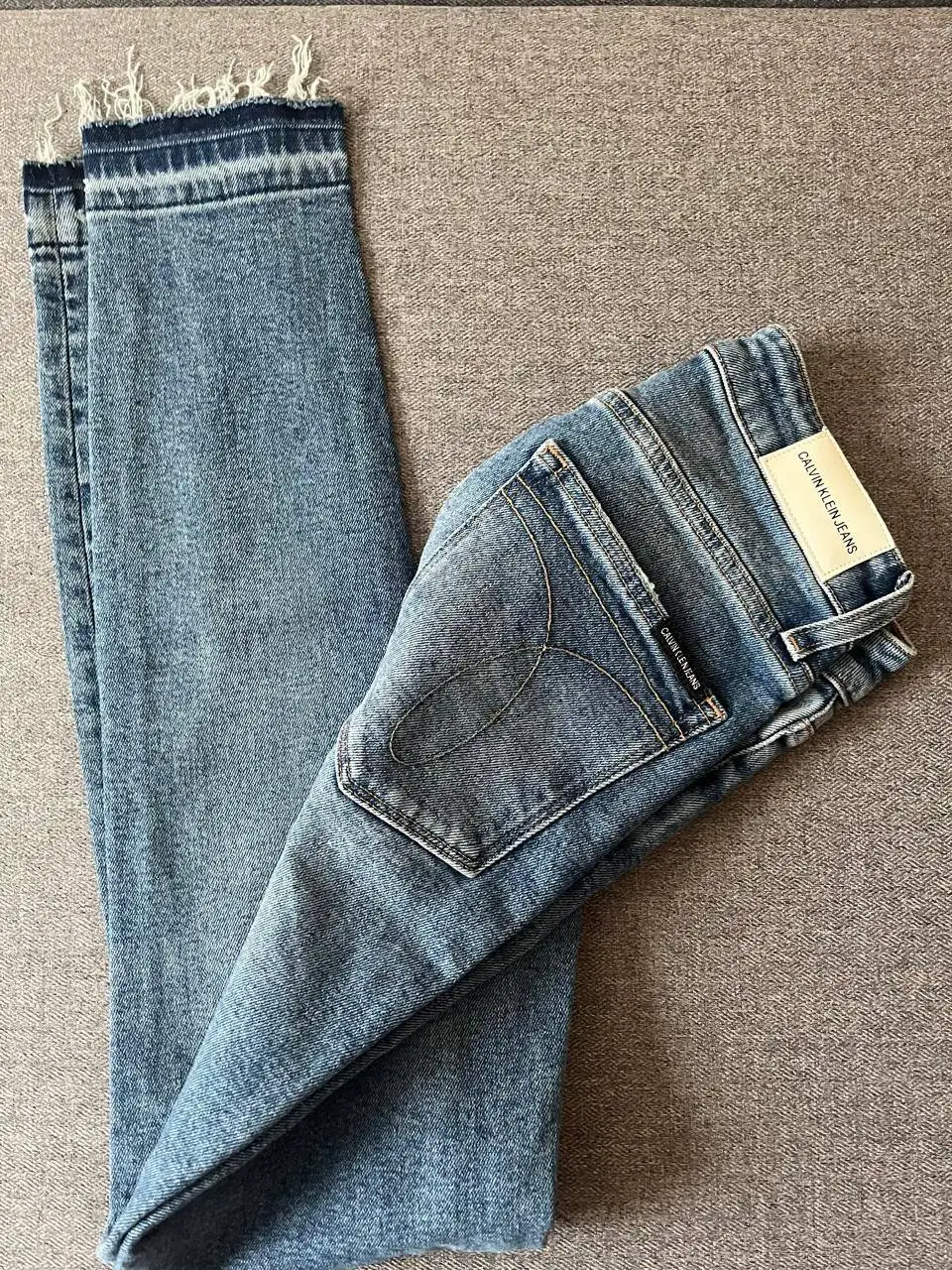 Джинсы Calvin Klein новые - Джинсы (Одежда) в Москва