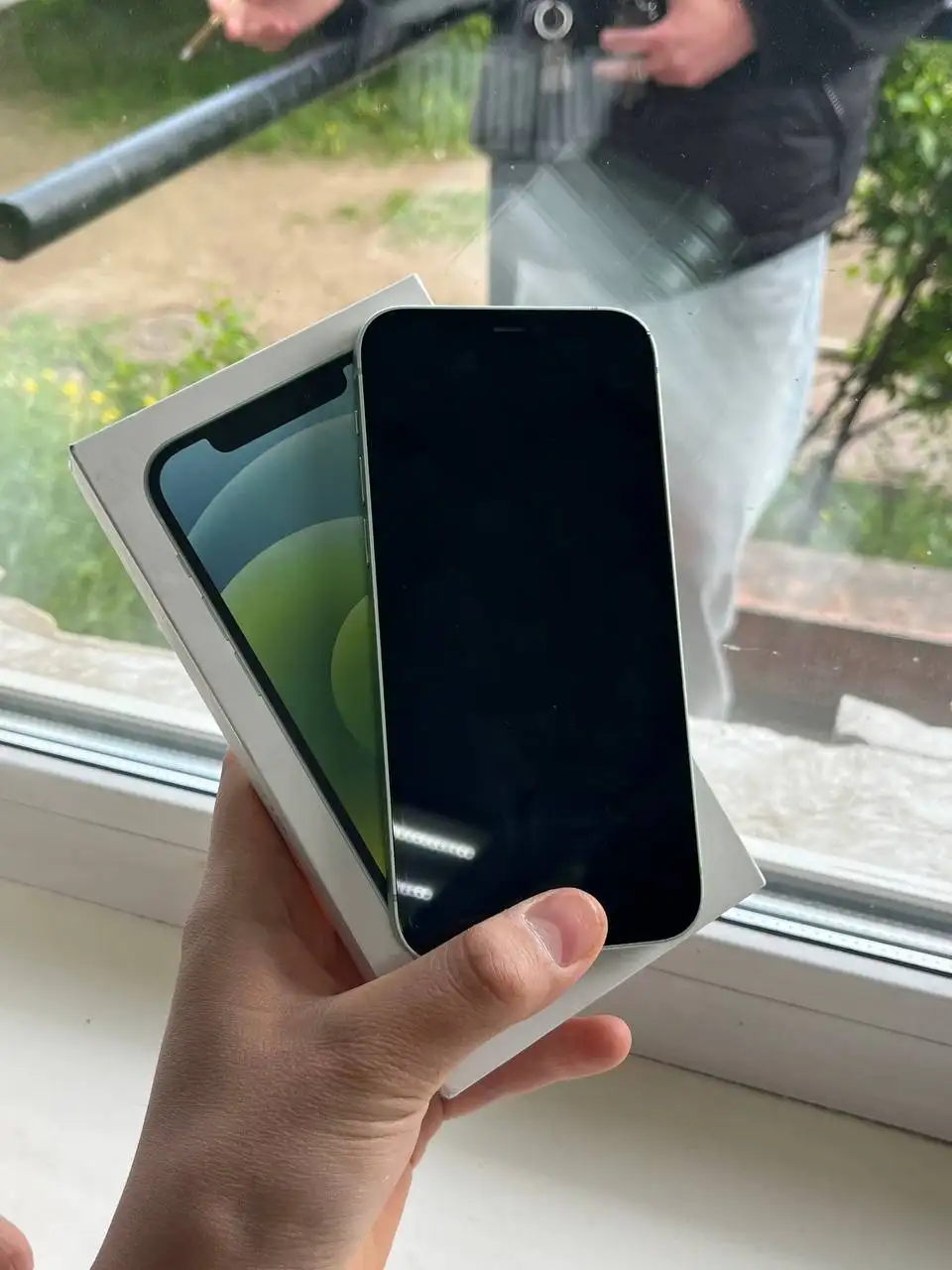 Срочно продам iPhone 12 - Смартфоны (Электроника) в Москва