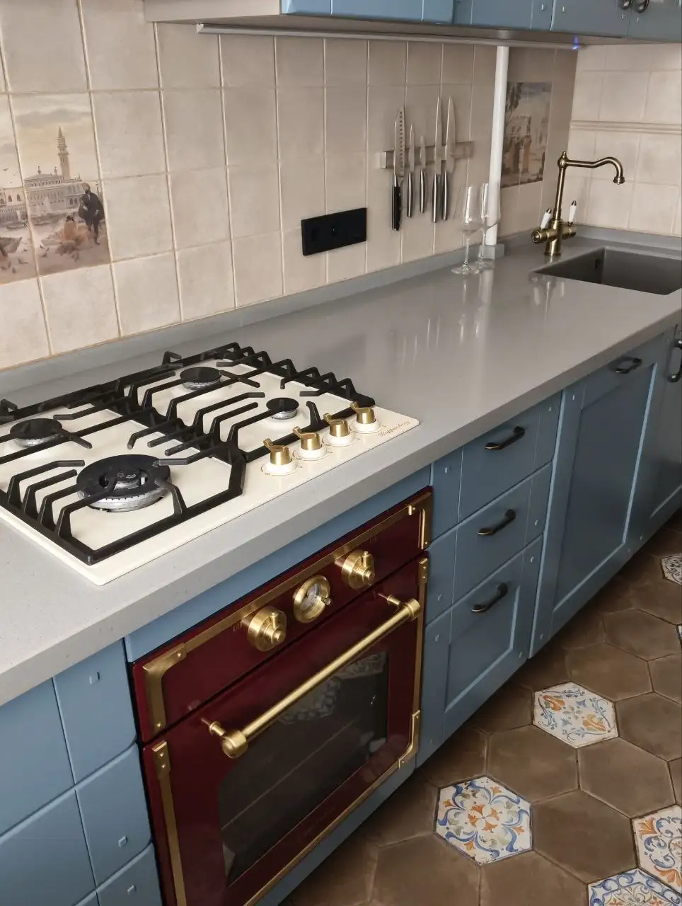 Продам кухню из дерева с техникой - Кухни (Для дома и дачи) в Москва