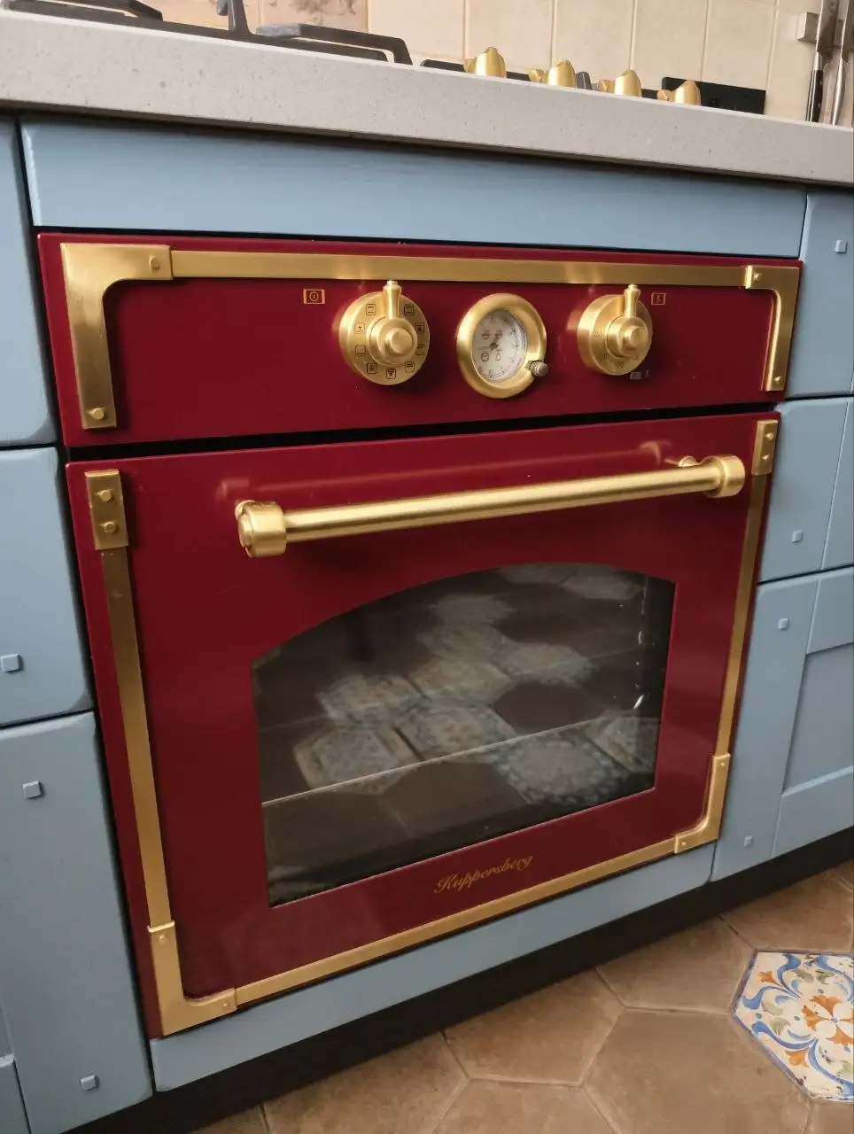 Продам кухню из дерева с техникой - Кухни (Для дома и дачи) в Москва