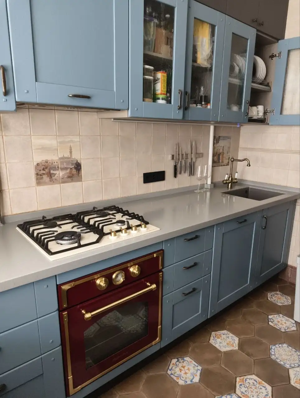Продам кухню Кухонный двор в отличном состоянии - Мебель (Для дома и дачи) в Москва