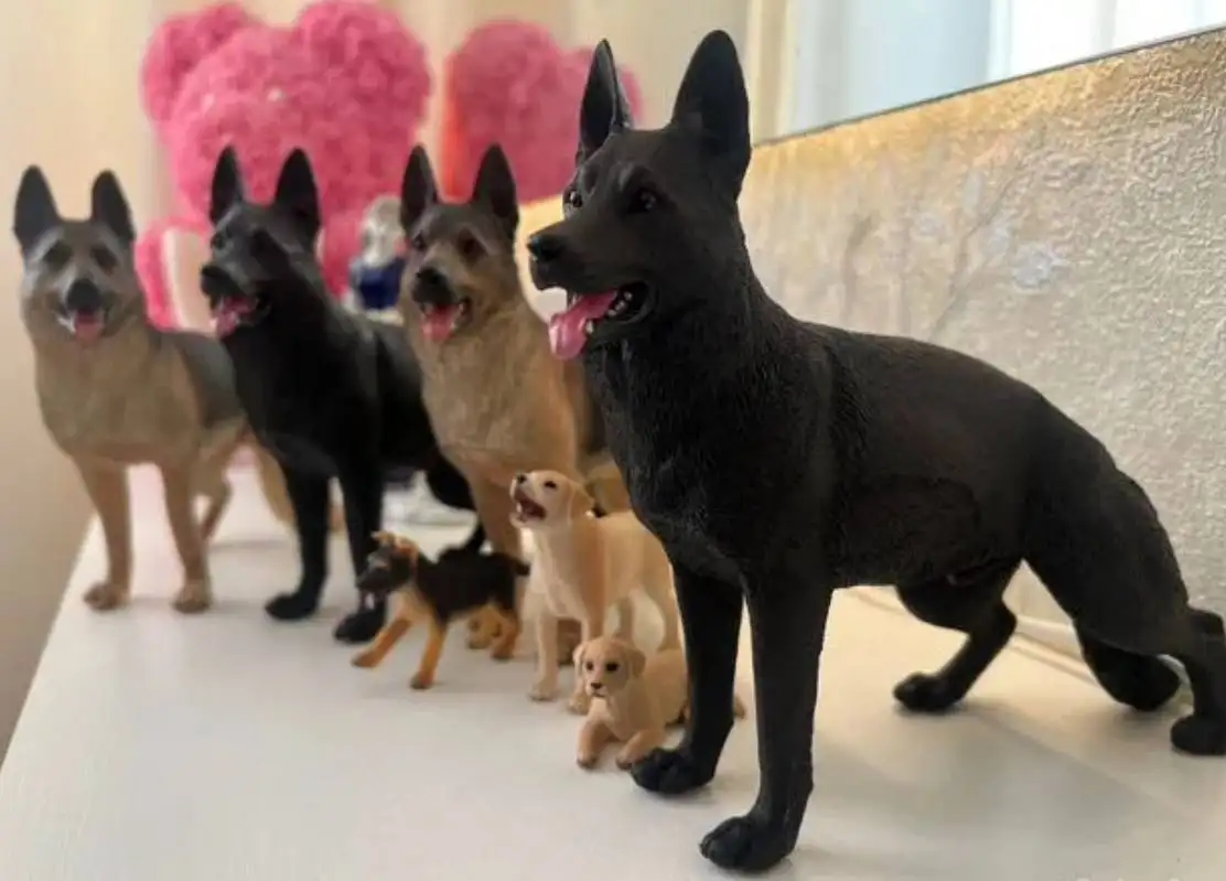 Продажа реалистичной игрушки Немецкая овчарка - Игрушки (Барахолка) в Москва