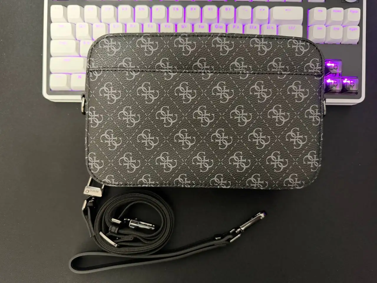 Сумка Guess Milano Camera Bag S - Одежда в Москва