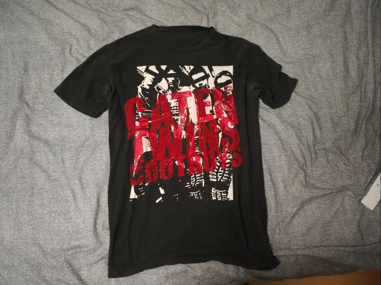 Продам 2 футболки Burberry и Dsquared2 оригинал - Мужская одежда (Одежда) в Москва