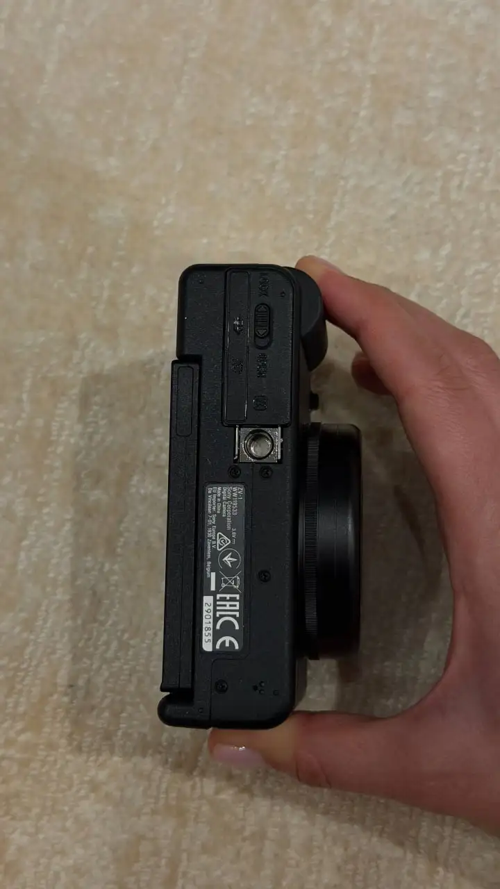 Продам Sony ZV-1 в идеальном состоянии - Видео и фототехника (Электроника) в Москва