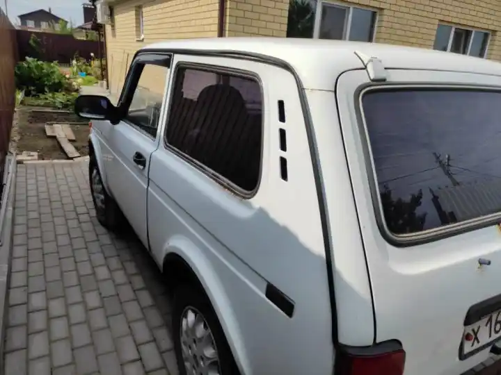 ВАЗ (Lada) Niva 2011 года