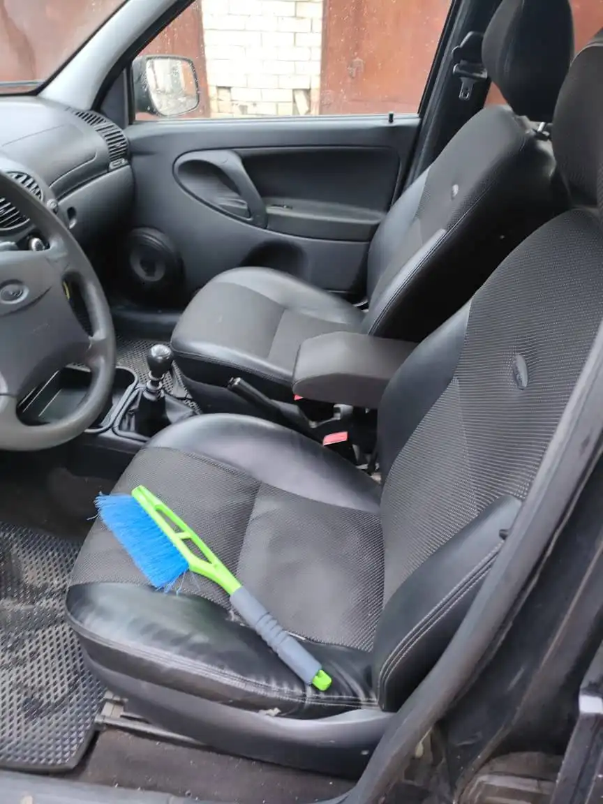 Продается автомобиль Лада Калина 2012 года комплектации Люкс