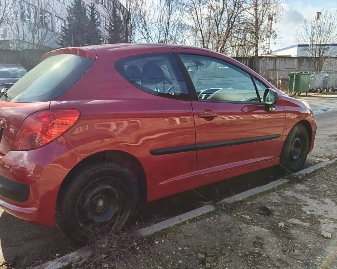 Peugeot 207 2008 года в отличном состоянии