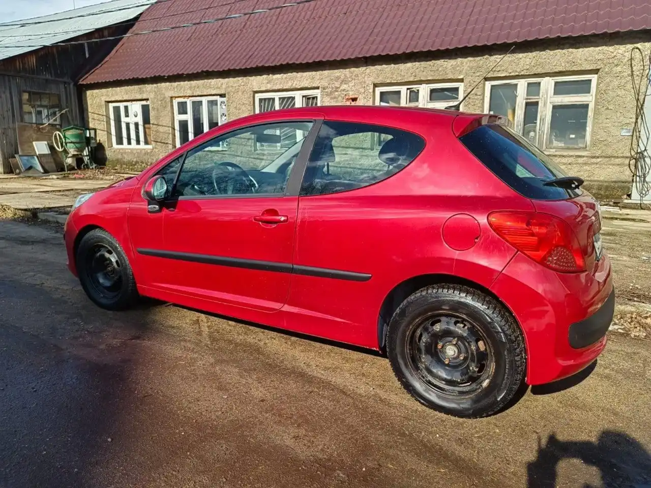 Peugeot 207 2008 года в отличном состоянии