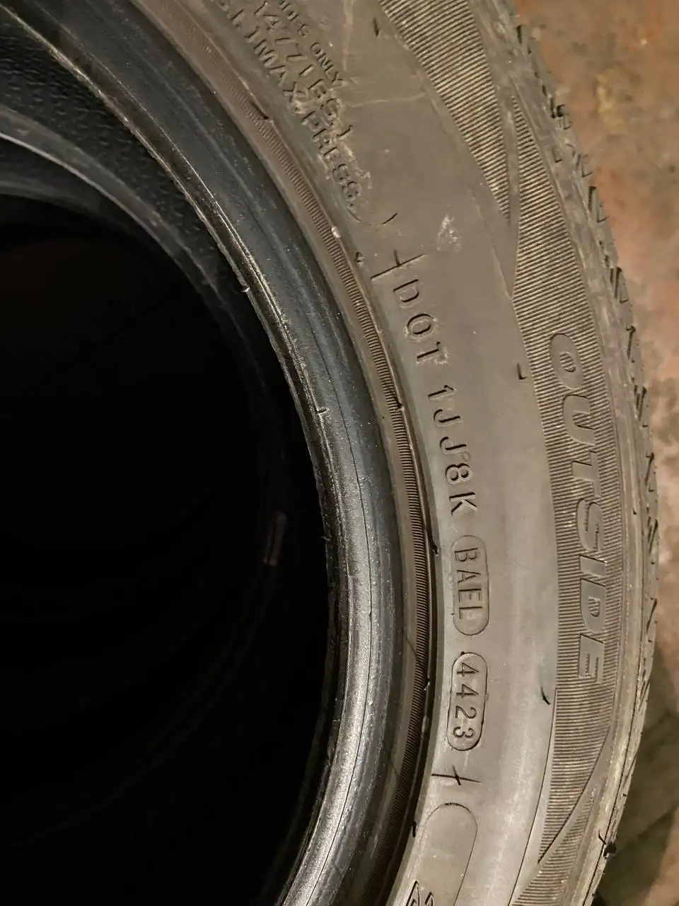 Продам комплект шин Roadstone 205/55/16 в новом состоянии - Шины и диски (Авто) в Воронеж