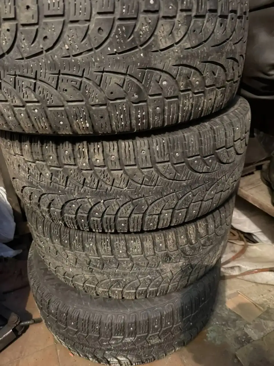 Комплект зимних колес для Toyota Corolla - Шины и диски (Авто) в Воронеж