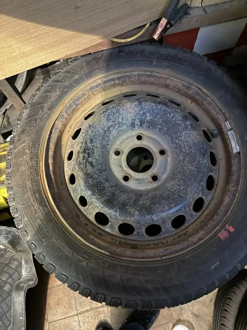 Комплект зимних колес для Toyota Corolla - Шины и диски (Авто) в Воронеж