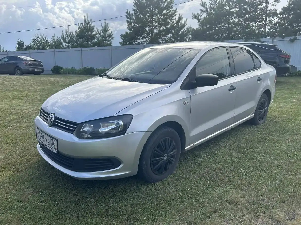 Volkswagen Polo 1.6, 2011 год - Легковые автомобили (Авто) в Воронеж