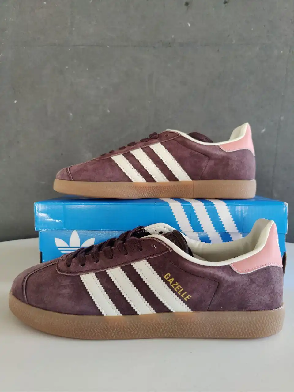 Продажа новых кроссовок Nike и Adidas