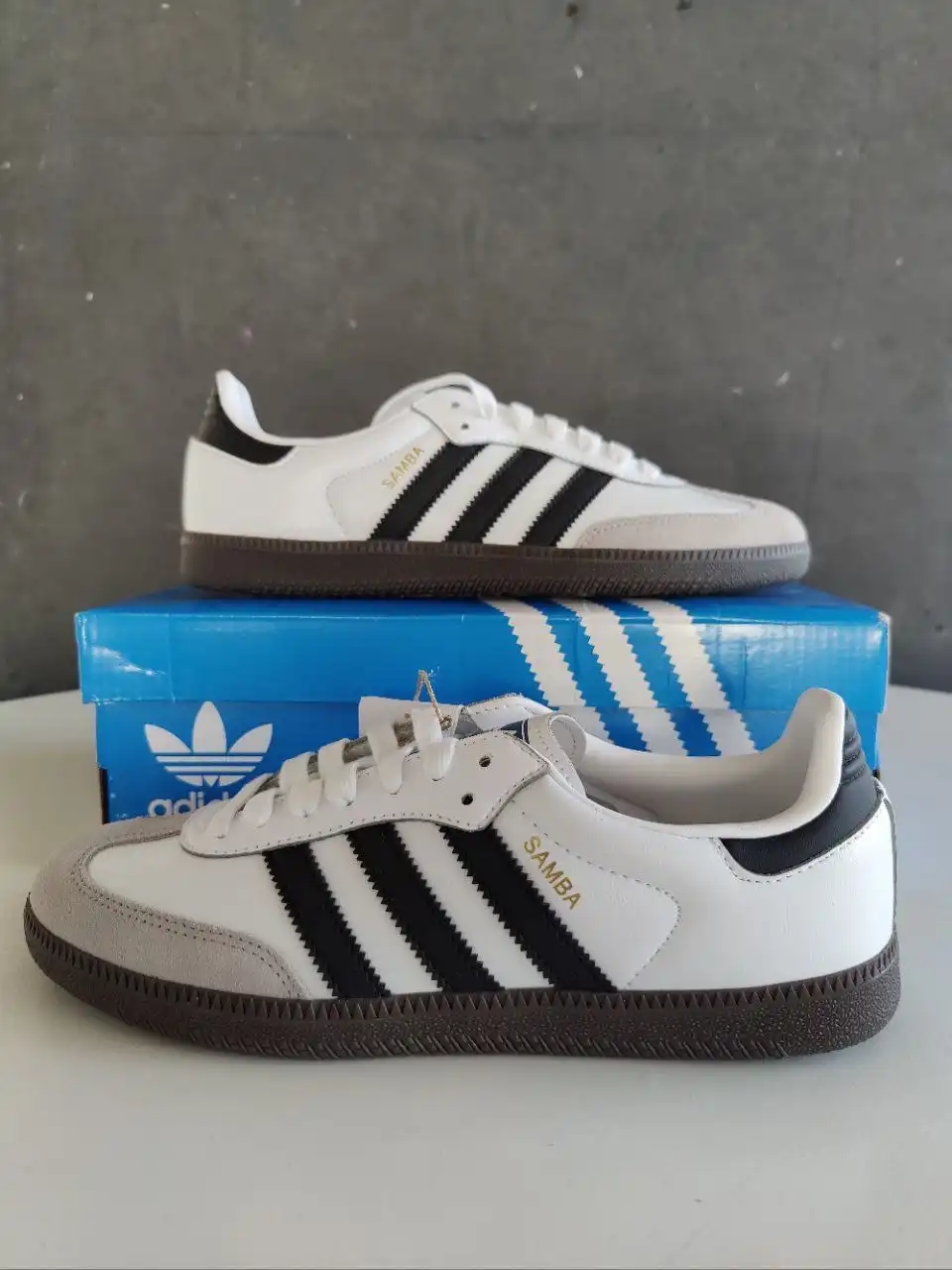 Продажа новых кроссовок Nike и Adidas