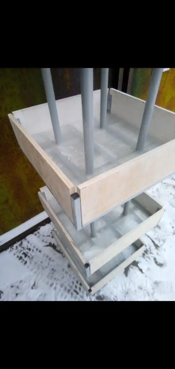 Продам полку-стеллаж металлический с фанерными полками