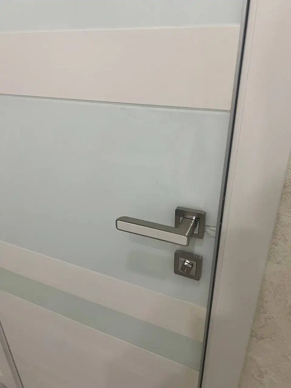 Межкомнатные остекленные двери Titanium с коробкой и фурнитурой