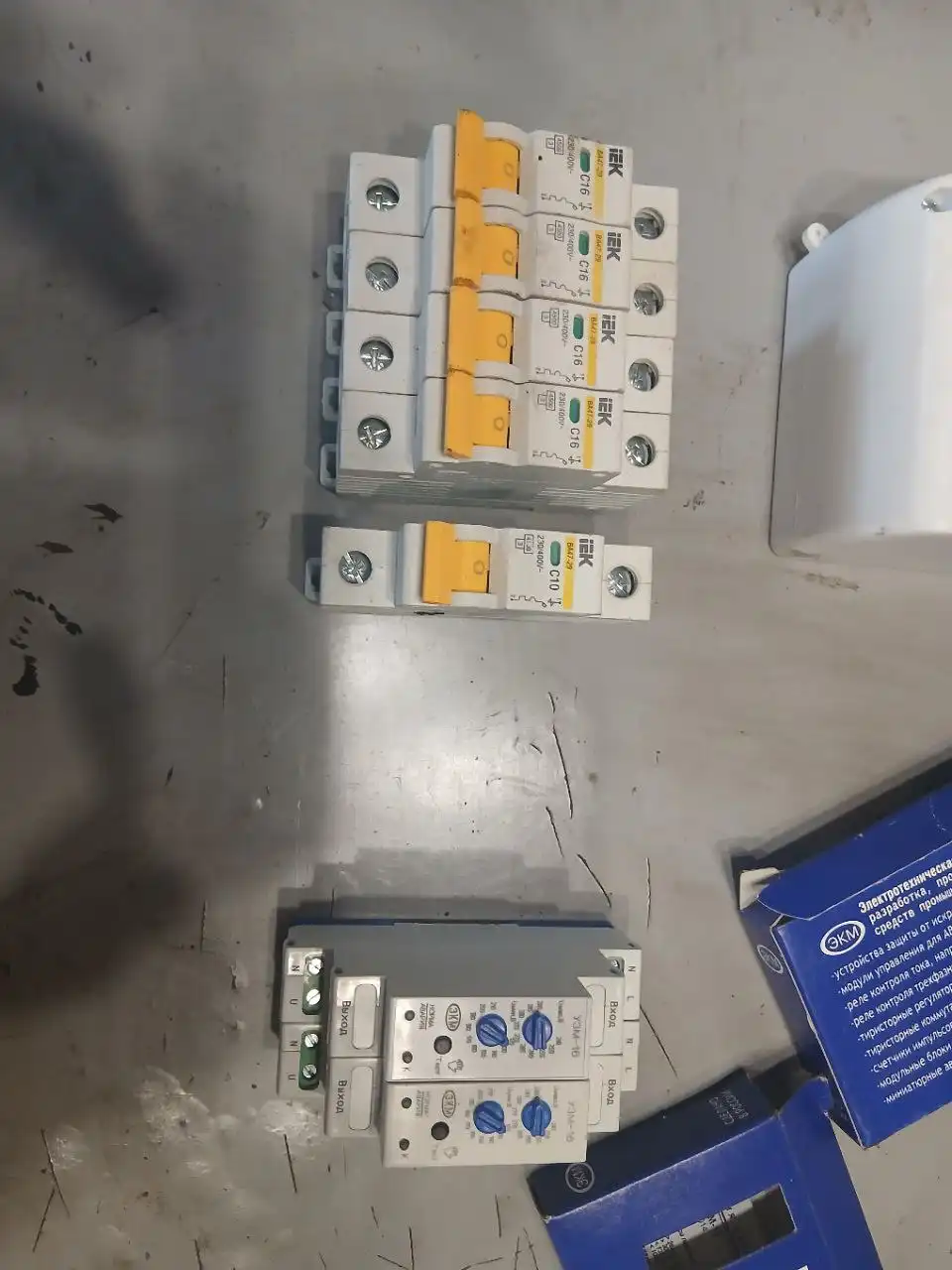 Автоматы IEK C16 и C10