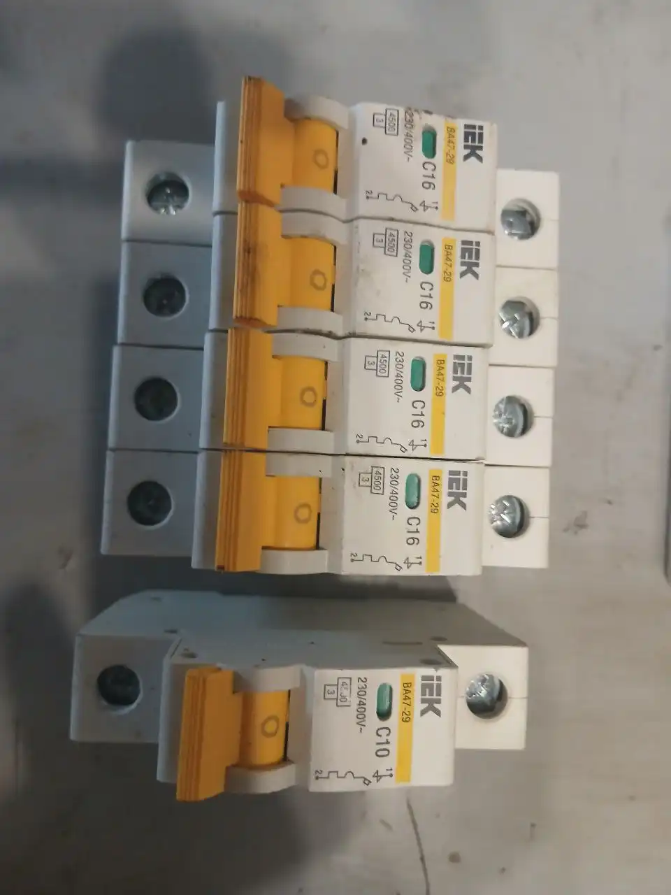 Автоматы IEK C16 и C10